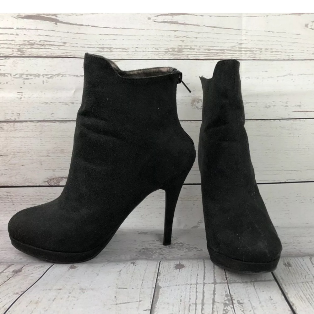 ❤️Forever21 Black Classic Faux Suede Boot Heel - Picture 1 of 4